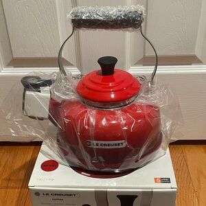 Le Creuset Classic Whistling Kettle